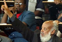 البرلمان الصومالي يسحب العضوية من خمسة نواب