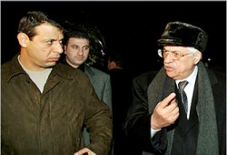 دعوات فتحاوية لمحاكمة عباس ودحلان