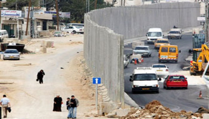 منظمة دولية تنتقد الجدار الصهيوني العنصري