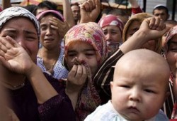 عصابات صينية تمارس الإرهاب ضد مسلمي سنكيانج