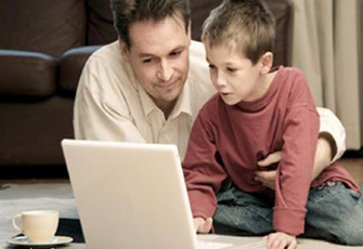 كيف تستفيد الأسرة من الحاسوب والنت؟!