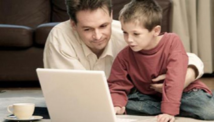 كيف تستفيد الأسرة من الحاسوب والنت؟!