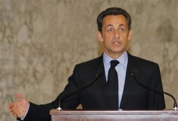 ساركوزي يشن هجومًا على "النقاب" داخل البرلمان الفرنسي