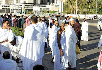 فتاوى تأجيل الحج والعمرة.. الفقه والطب معًا