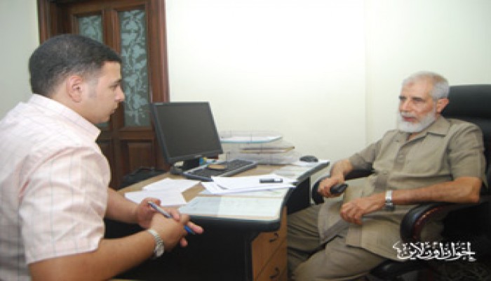 د. محمود عزت في حديث عن مكافحة الطاعون