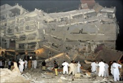 ارتفاع حصيلة ضحايا انفجار بيشاور إلى 15 قتيلاً