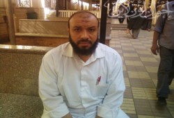 سيد معروف يشارك في الصلاة على والده