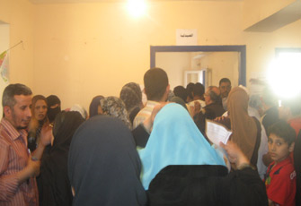 500 مواطن في القافلة الطبية لمحمود مجاهد