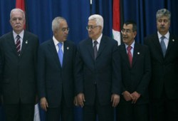 لماذا الإصرار على حكومة غير شرعية؟!