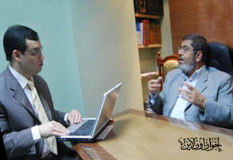 مواجهة مع مشرف القسم السياسي للإخوان