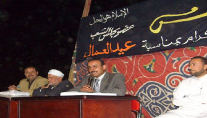 النائب عبد الفتاح حسن يكرم العمال في احتفالية حاشدة