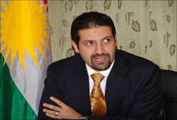 نجل الرئيس العراقي بجانب بيريز في مؤتمر "إيباك" الصهيوني