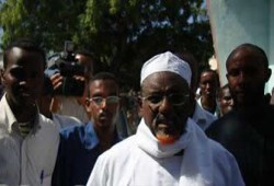 أويس يصل مقديشيو ويعقد مؤتمرًا حاشدًا