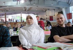 أول مسلمة محجبة في مجلس بلدي بالدنمارك