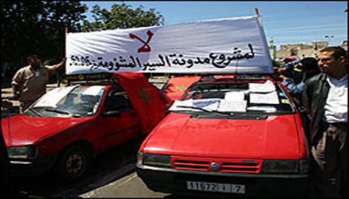 النقابات المغربية تجبر الحكومة على وقف قانون المرور