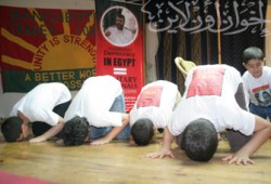 أطفال "العسكرية" أزهار تفتحت قبل الأوان