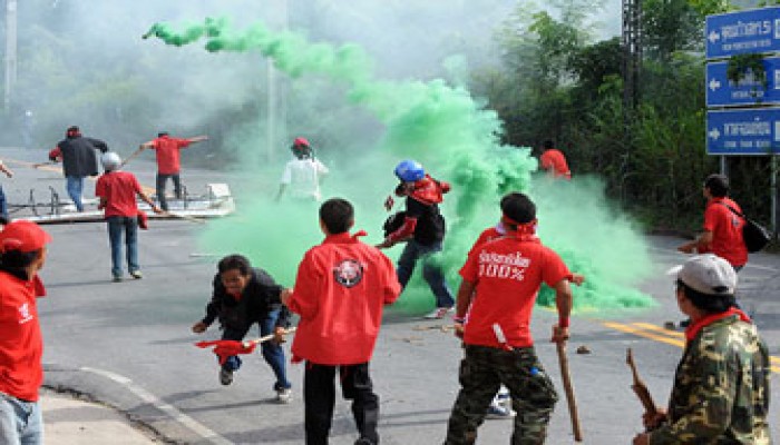 68 جريحًا في بانكوك بعد تدخّل الجيش لفضِّ المظاهرات