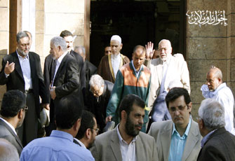 المرشد العام يشارك في جنازة العالم الجليل توفيق الشاوي