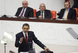 أوباما من تركيا: لسنا في حربٍ مع العالم الإسلامي