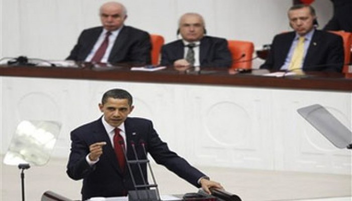 أوباما من تركيا: لسنا في حربٍ مع العالم الإسلامي