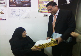 مجدي عاشور يكرم 300 من الأمهات المثاليات بدائرته