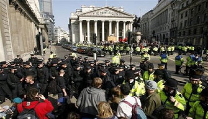 قمة العشرين تضخ تريليون دولار لاحتواء الأزمة العالمية