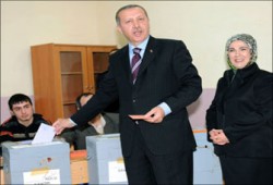 بعد فرز نصف الأصوات.. "العدالة" يتقدم في المحليات التركية