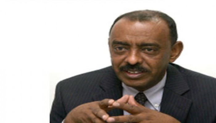 الخرطوم تحقق في غارتين على قافلتي تهريب