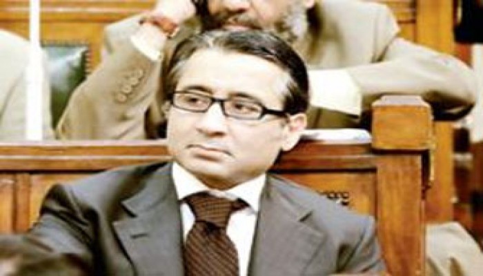 اجتماع سري لعز مع هيئة البترول لرفع أسعار البنزين