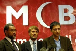 بريطانيا تجمد الاتصالات بالمجلس الإسلامي استجابةً للصهاينة