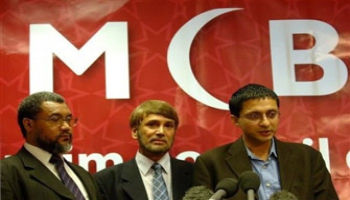 بريطانيا تجمد الاتصالات بالمجلس الإسلامي استجابةً للصهاينة