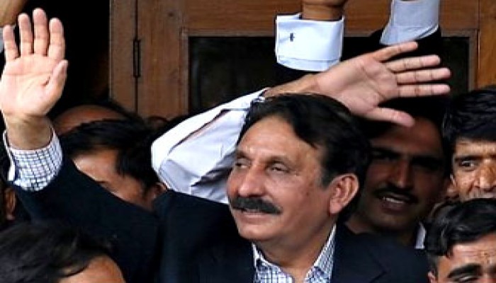 تشودري يدعو لمكافحة الفساد بباكستان ويبدأ بالقضاء