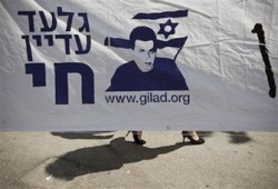 وفد صهيوني لإتمام صفقة شاليط في القاهرة