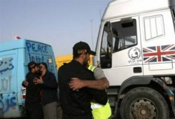 متضامنة بريطانية: لبست الحجاب احترامًا للمقاومة