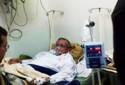 الأمن ينقل د. الغنيمي إلى المحكمة بـ "ترولي الإسعاف"!!