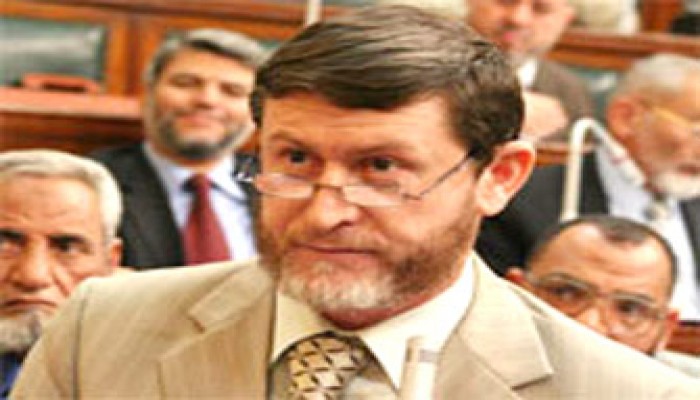 اتهام برلماني للحكومة بدعم مصانع بئر السلم لقتل المصريين