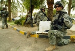 الاحتلال الأمريكي يعدم عراقيًّا أمام عائلته!