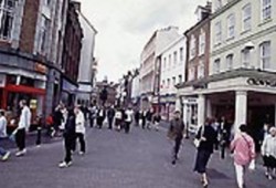 مدينة بريطانية تعتزم التوءمة مع غزة وتفضح الصهاينة