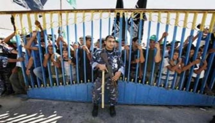 استشهاد فلسطيني بعد منعه من السفر للعلاج بالخارج