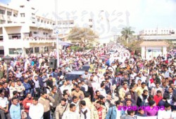 طالبات جامعة الزقازيق يطالبن بكسر حصار غزة