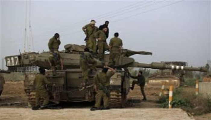 شهيدان في غزة والعدو يعتقل ويحتجز المئات بالضفة