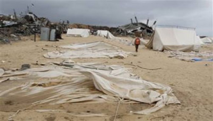 غزة.. الشتاء يزيد معاناة آلاف المشردين