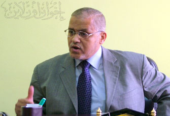 جمال تاج: محاكمة مجدي حسين تعكس فشل النظام