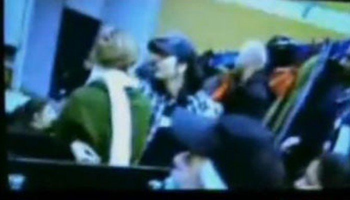 ضرب السفير الصهيوني في السويد بالحذاء