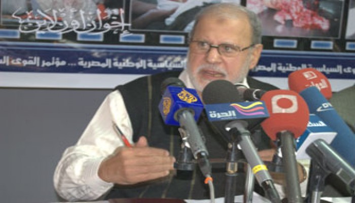 د. محمد حبيب: محاكمة مجدي حسين عسكريًّا مرفوضة