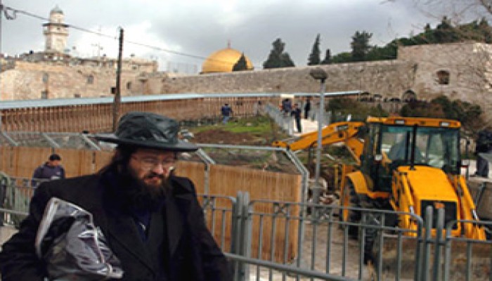 علماء فلسطين يحذرون من استمرار الحفر حول الأقصى