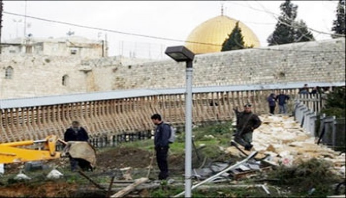 انهيار مدرسة بالقدس بسبب حفريات صهيونية قرب الأقصى