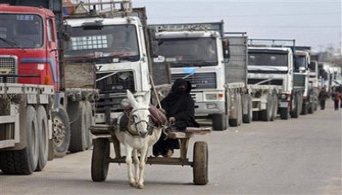 الصحفيون يرفضون دخول شحناتهم من معبر كرم أبو سالم