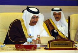 رئيس الوزراء القطري يكشف سر غياب أبو مازن عن القمة