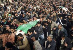 آلاف الفلسطينيين يشيعون جنازة سعيد صيام ونجله وشقيقه